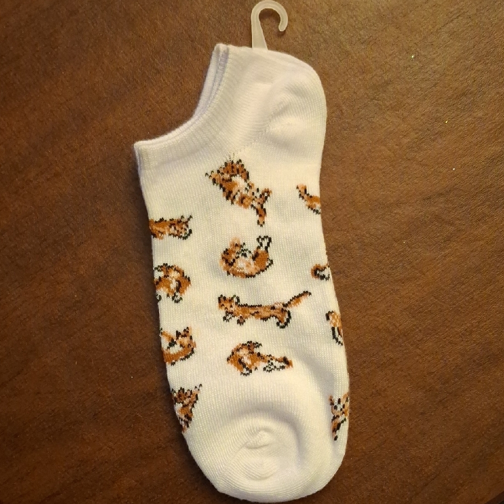 Kohl's White Ankle Socks with Orange Cat Print